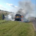 Se incendió una camioneta utilitaria en plena ruta: no hay heridos